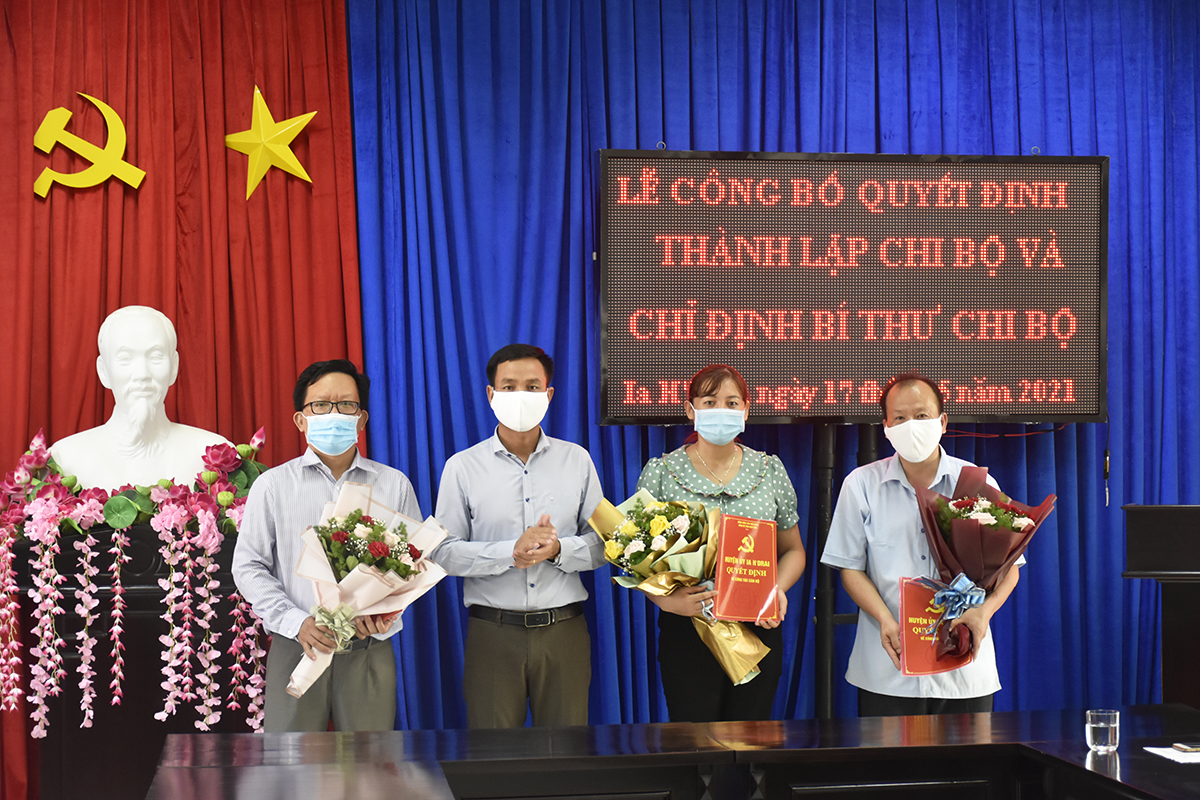 Thành lập 2 Chi bộ trực thuộc Đảng bộ huyện Ia H'Drai
