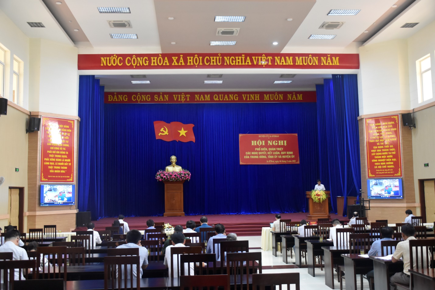 Huyện ủy Ia H’Drai: Phổ biến, quán triệt, triển khai thực hiện các chỉ thị, nghị quyết của Trung ương, Tỉnh uỷ, Huyện uỷ