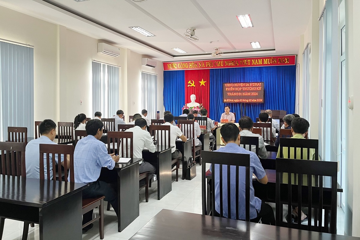 Ủy ban nhân dân huyện họp phiên thường kỳ tháng 01/2024