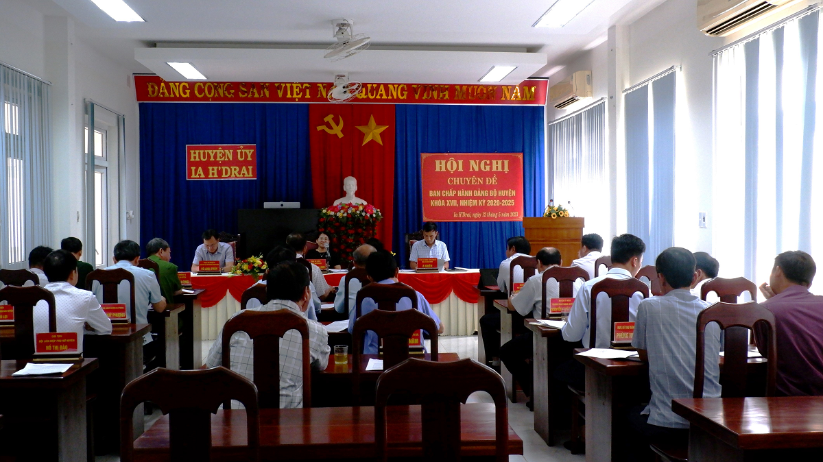 Ban Chấp hành Đảng bộ huyện tổ chức Hội nghị phiên chuyên đề