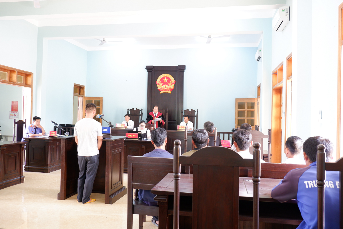 Xét xử vụ án hình sự về tội “Đánh bạc”
