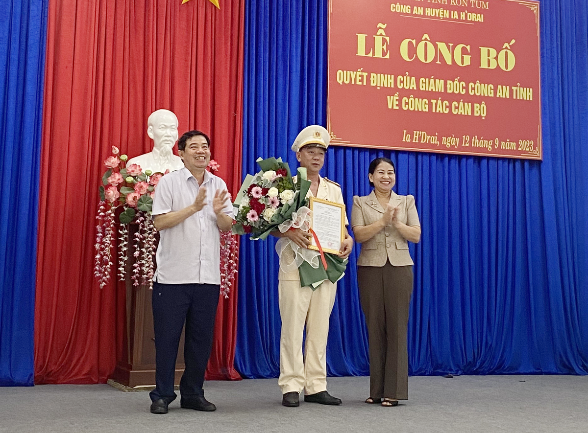 Lễ công bố quyết định của Giám đốc Công an tỉnh về công tác cán bộ