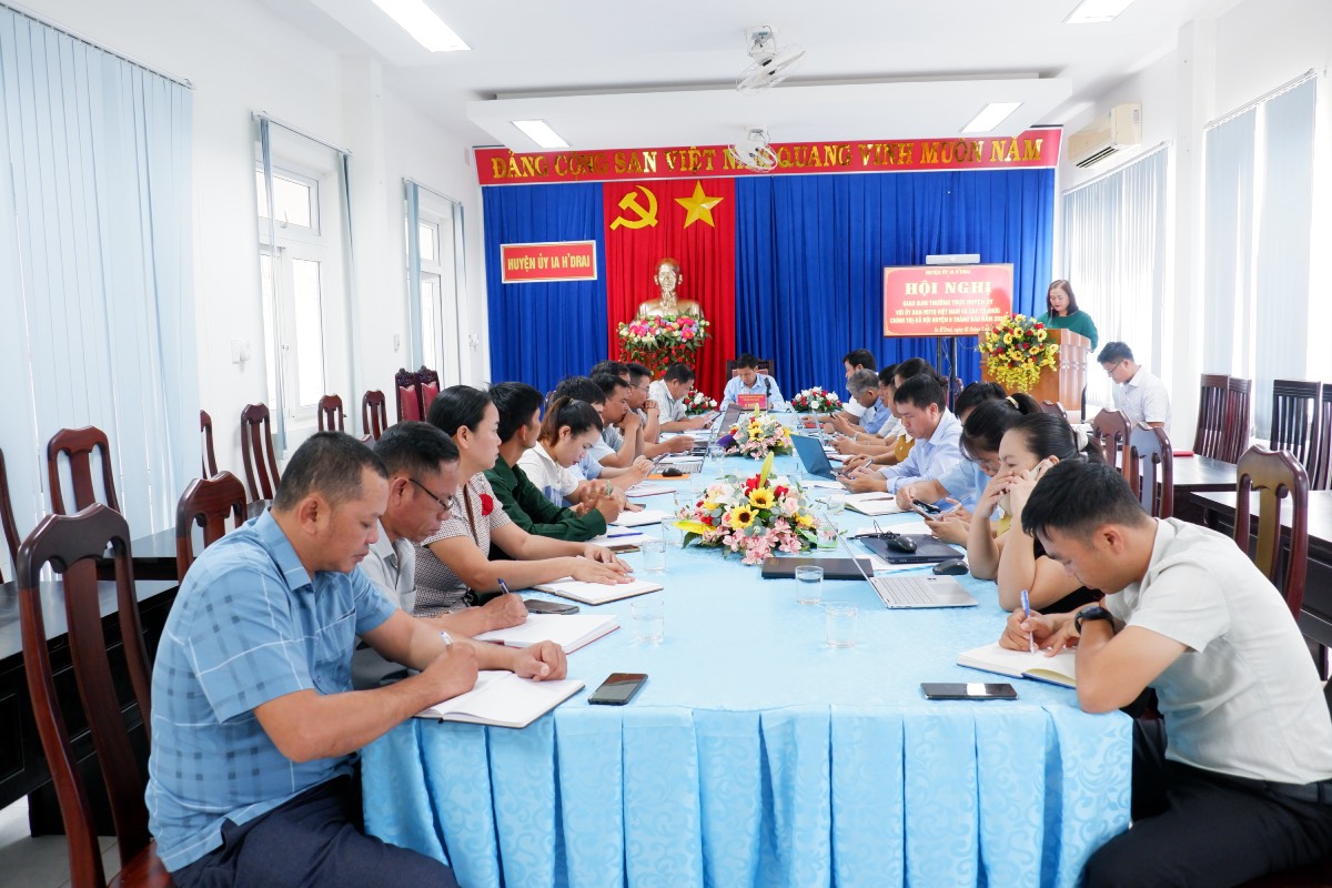 Hội nghị giao ban Thường trực Huyện uỷ với Ủy ban MTTQ Việt Nam và các tổ chức chính trị - xã hội huyện 6 tháng đầu năm 2024