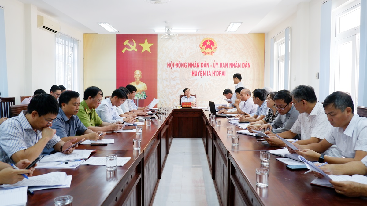 Phó Chủ tịch UBND tỉnh Nguyễn Hữu Tháp làm việc tại huyện Ia H’Drai