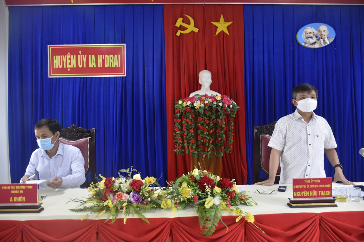 Hội nghị giao ban Thường trực Huyện ủy với các tổ chức cơ sở Đảng