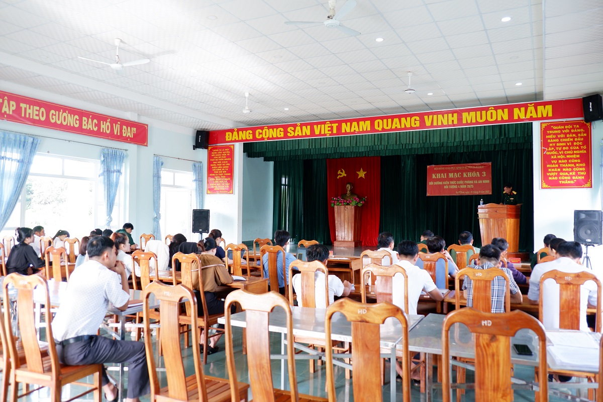 Khai giảng lớp bồi dưỡng kiến thức quốc phòng và an ninh cho đối tượng 4 năm 2023