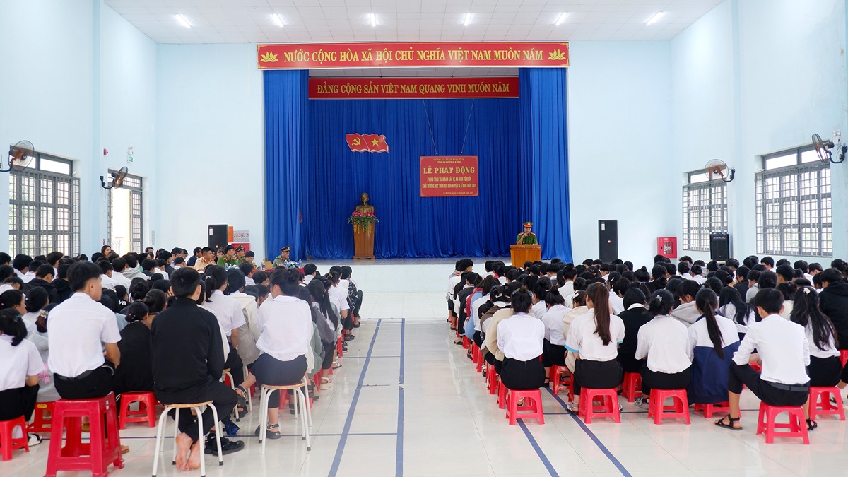 Lễ phát động phong trào toàn dân bảo vệ an ninh Tổ quốc khối trường học năm 2024
