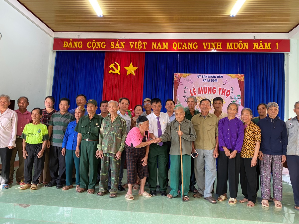 Xã Ia Dom tổ chức Lễ Mừng thọ Người cao tuổi