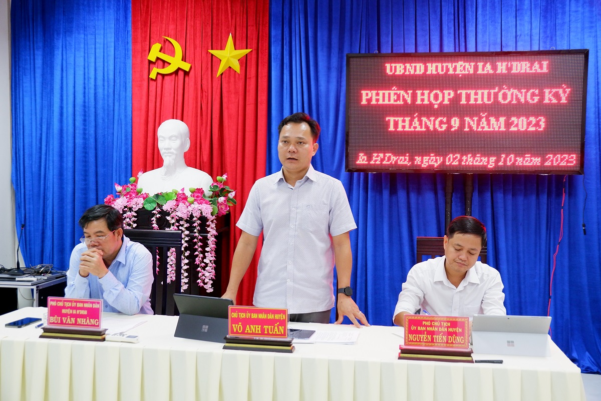 Ủy ban nhân dân huyện họp phiên thường kỳ tháng 9 năm 2023