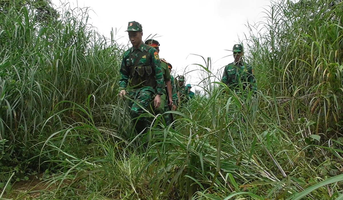 Đồn Biên phòng Hồ Le Với Đảng ủy UBND xã Ia Đal phối hợp tuần tra bảo vệ biên giới