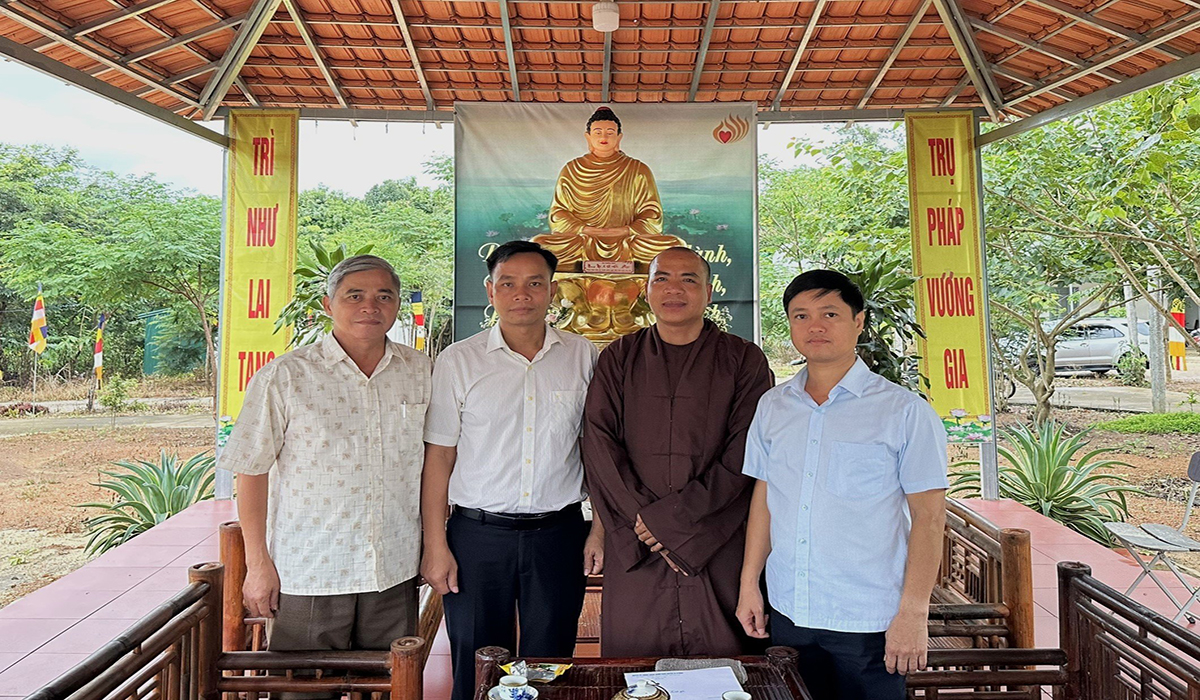 Lãnh đạo huyện Ia H'Drai thăm, chúc mừng lễ Vu lan năm 2023