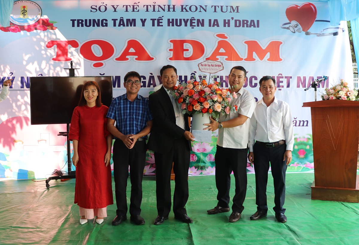 Tọa đàm kỷ niệm Ngày Thầy thuốc Việt Nam