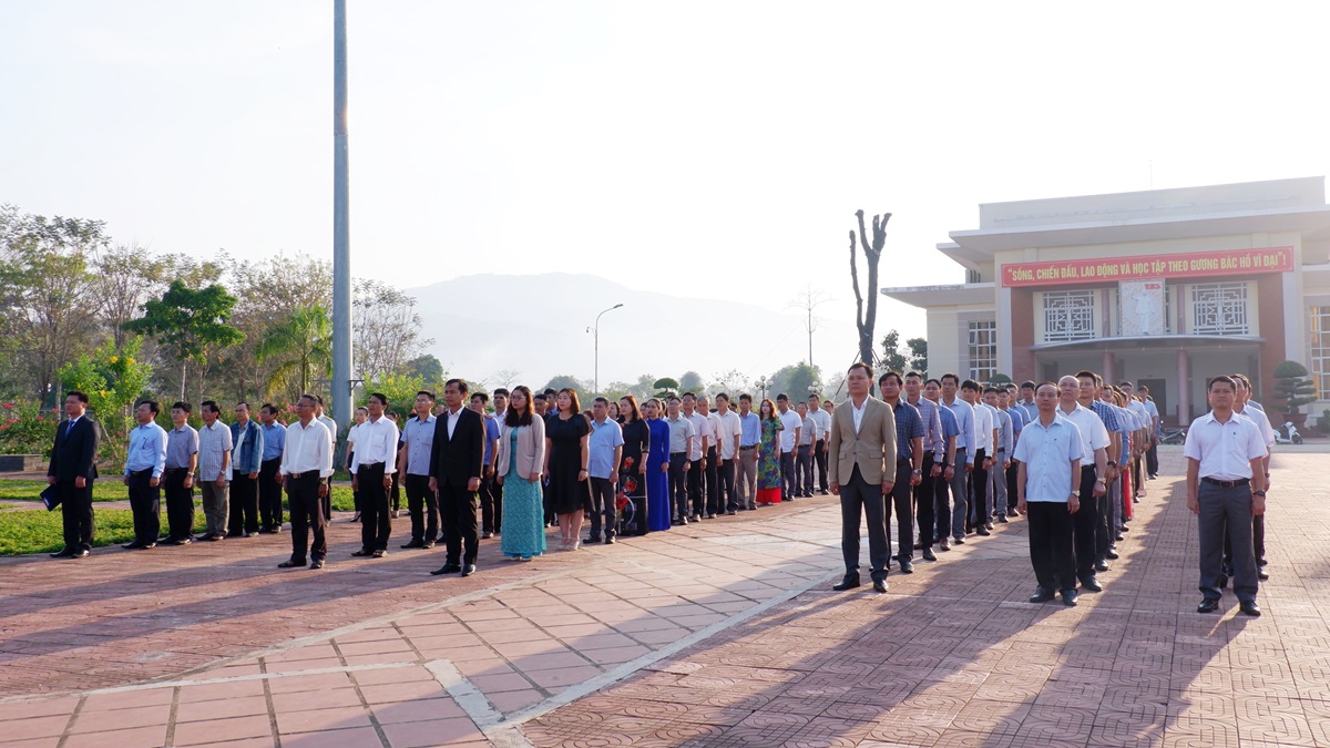 Huyện Ia H'Drai tổ chức Lễ chào cờ tháng 3/2024