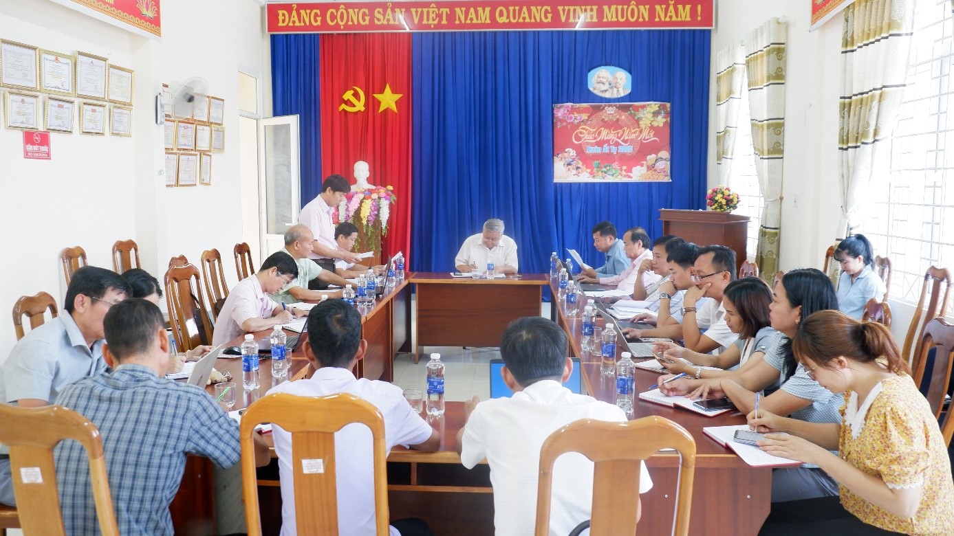 Ban đại diện Hội đồng quản trị Ngân hàng chính sách xã hội tỉnh Kon Tum kiểm tra, giám sát tại huyện Ia H’Drai.