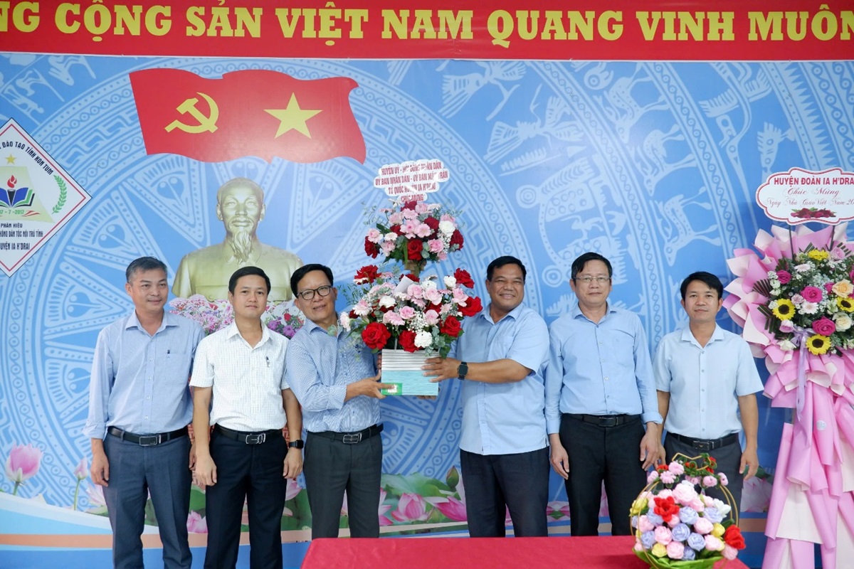 Các trường học trên địa bàn huyện tổ chức các hoạt động chào mừng Ngày Nhà giáo Việt Nam