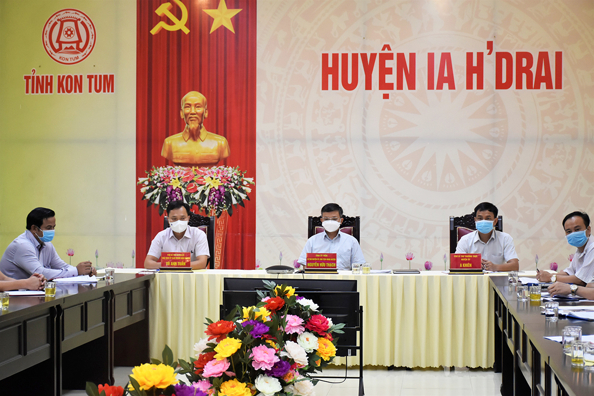 Hội nghị trực tuyến giao ban khối Đảng và giao ban với các huyện ủy, thành ủy, đảng ủy trực thuộc Tỉnh ủy 6 tháng đầu năm 2021