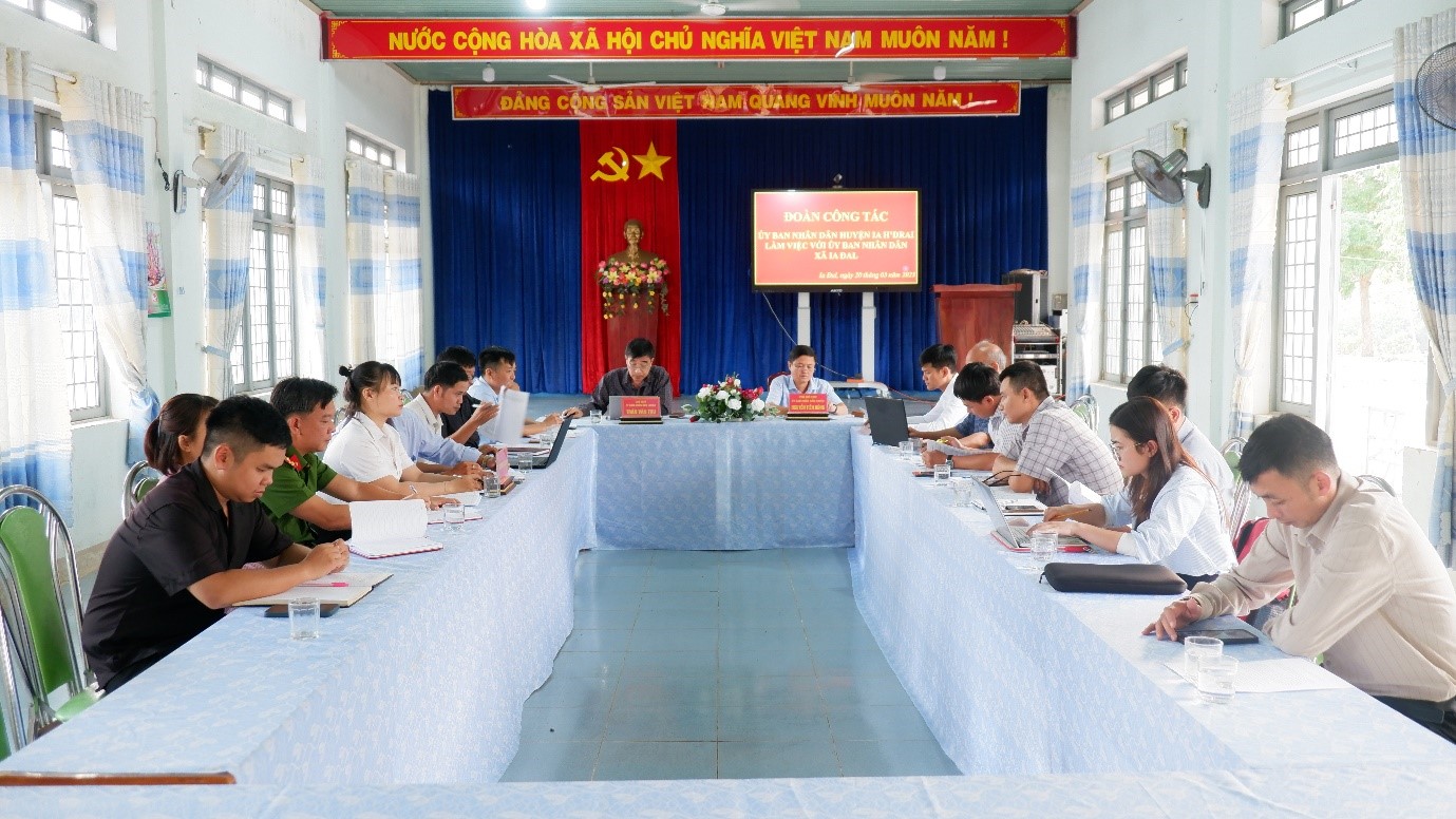 Chủ tịch UBND huyện kiểm tra tình hình an ninh chính trị khu vực biên giới tại xã Ia Đal