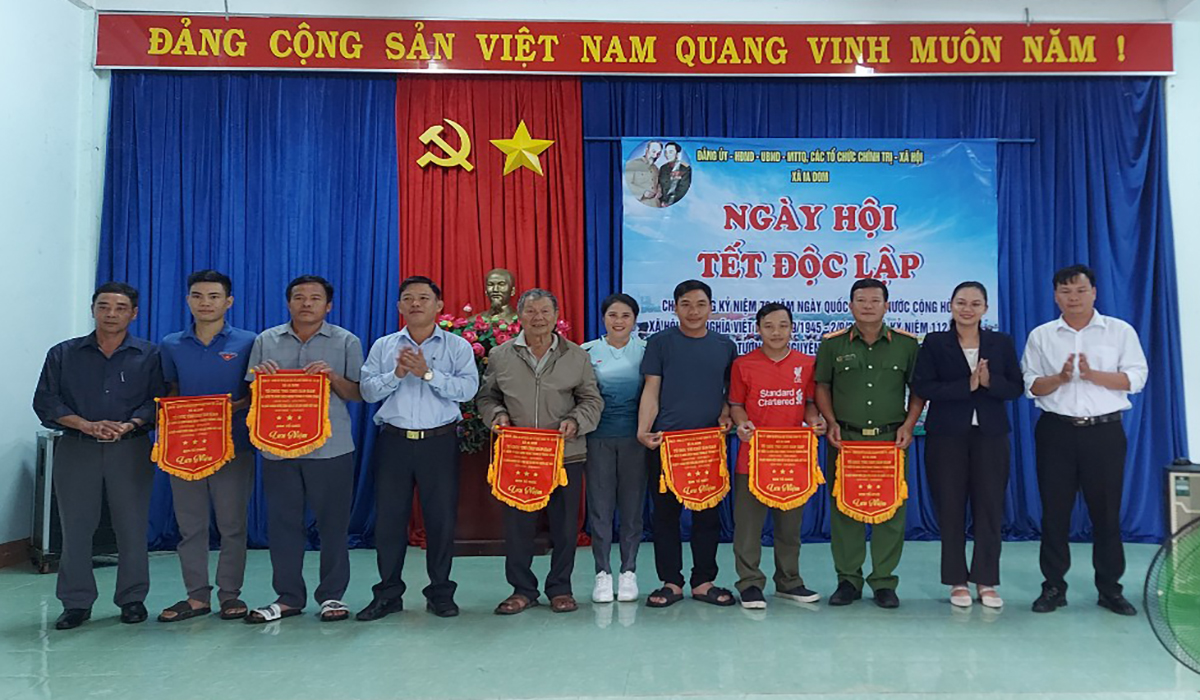 Ia Dom tổ chức Ngày hội Tết độc lập