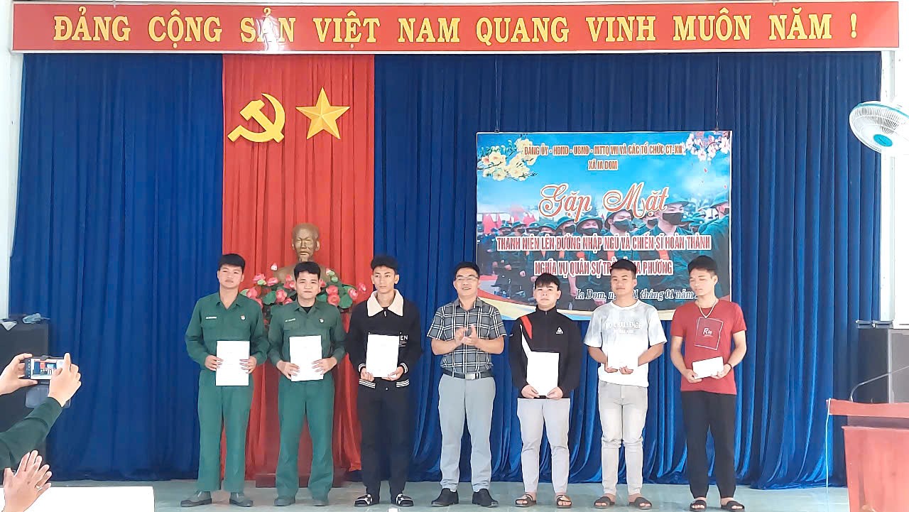 Gặp mặt thanh niên lên đường nhập ngũ năm 2025 và chiến sĩ hoàn thành nghĩa vụ quân sự trở về địa phương.