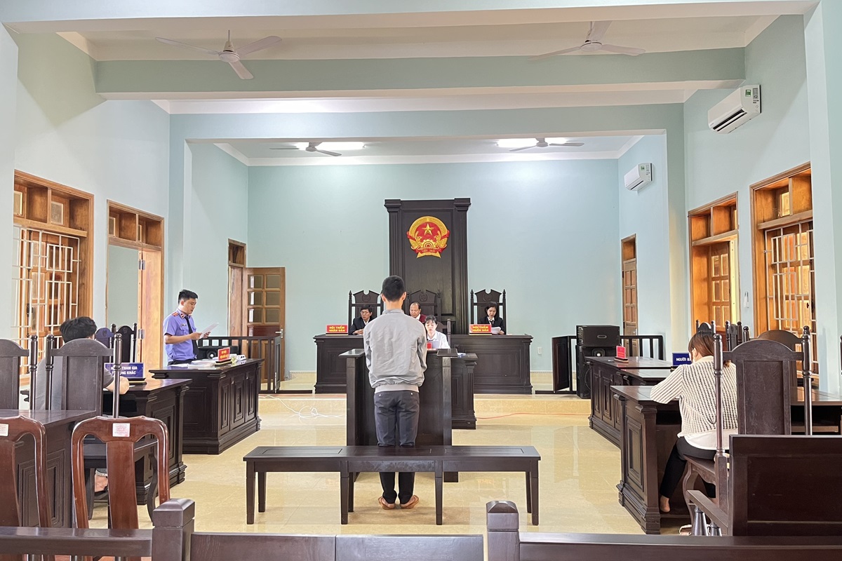 Xét xử vụ án hình sự về tội “Buôn bán hàng cấm”