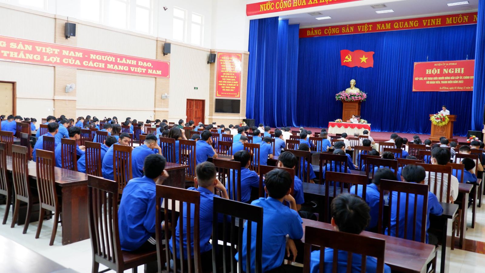 Hội nghị tiếp xúc, đối thoại giữa Bí thư Huyện uỷ với đoàn viên thanh niên huyện Ia H’Drai