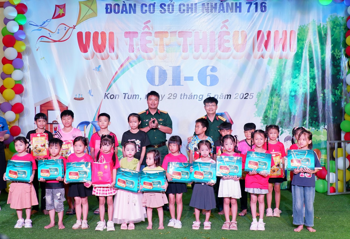 Chi nhánh 716 tổ chức Chương trình Vui Tết thiếu nhi 01/6